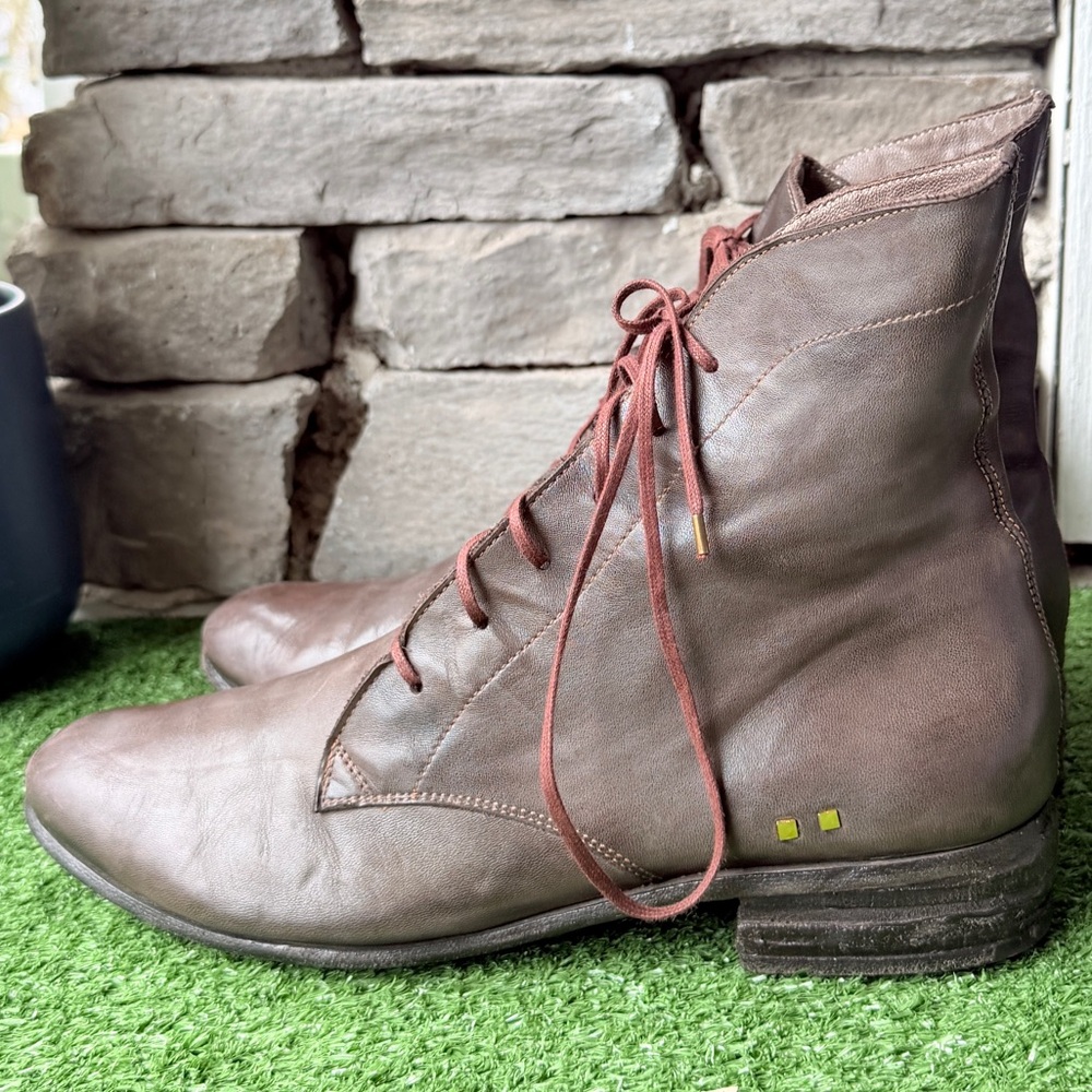 SAVAS Chocolate Brown Leather Women’s Boots